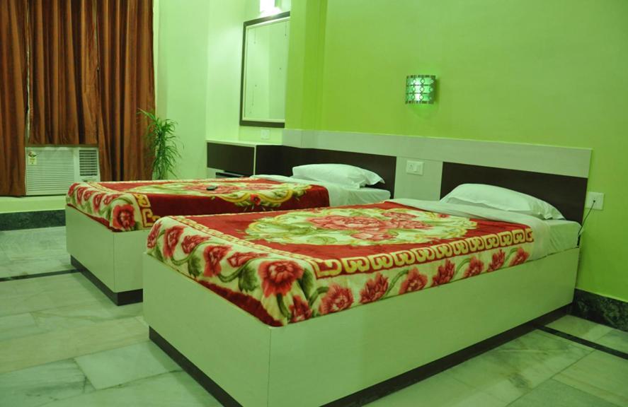 Hotel Kiran Palace Varanasi Oda fotoğraf