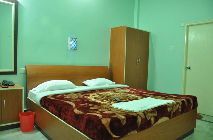 Hotel Kiran Palace Varanasi Oda fotoğraf