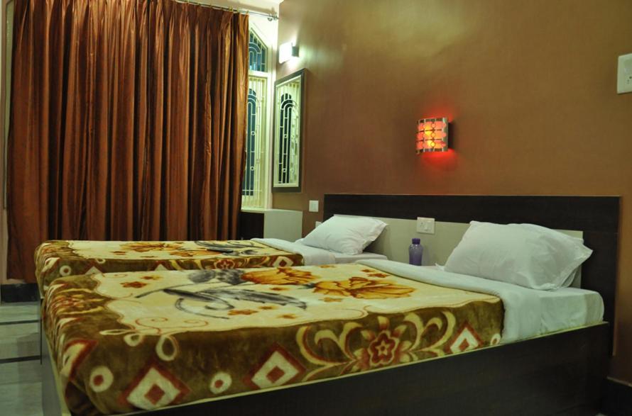 Hotel Kiran Palace Varanasi Dış mekan fotoğraf